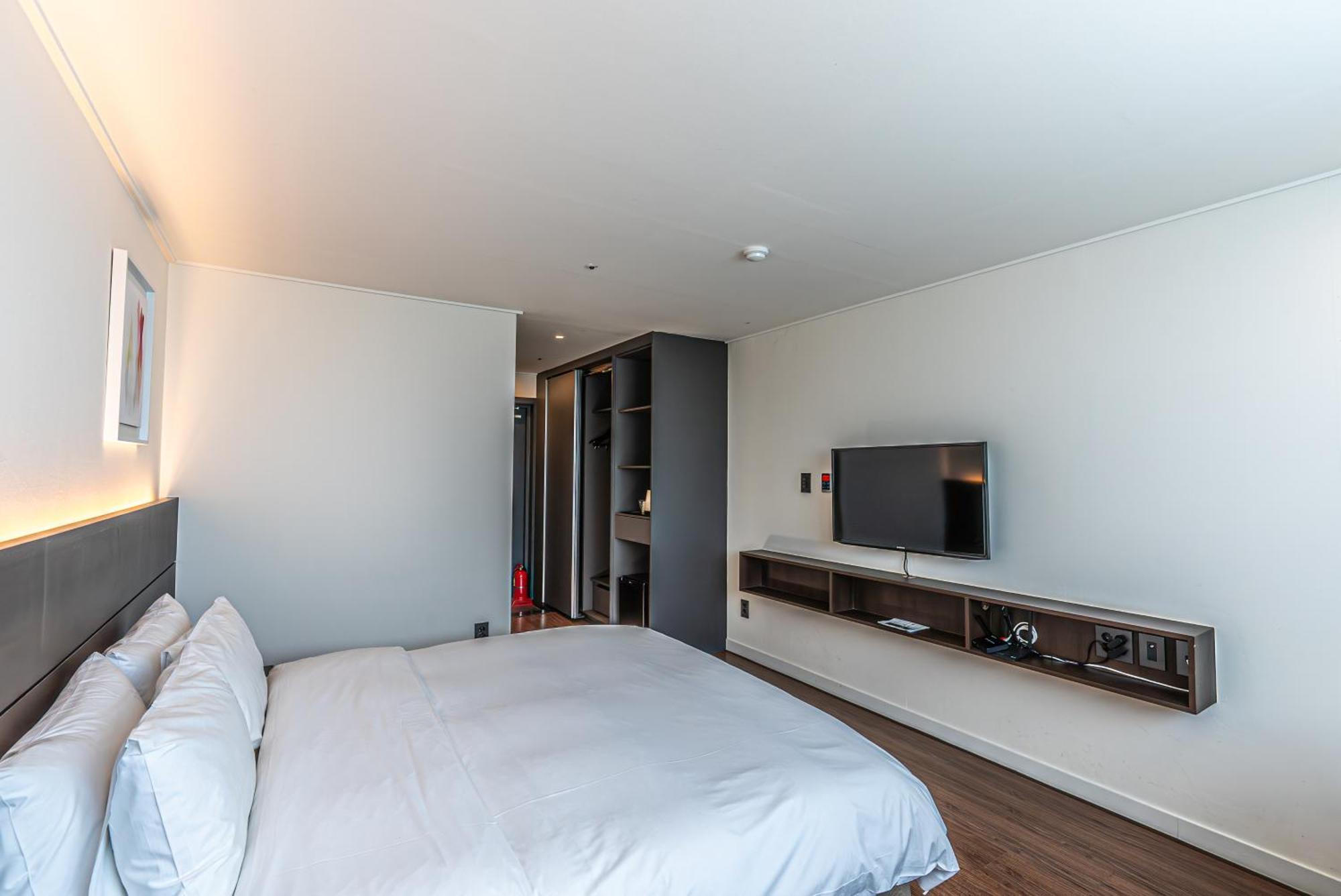 Hotel The Grang Jungmun Seogwipo Exterior photo