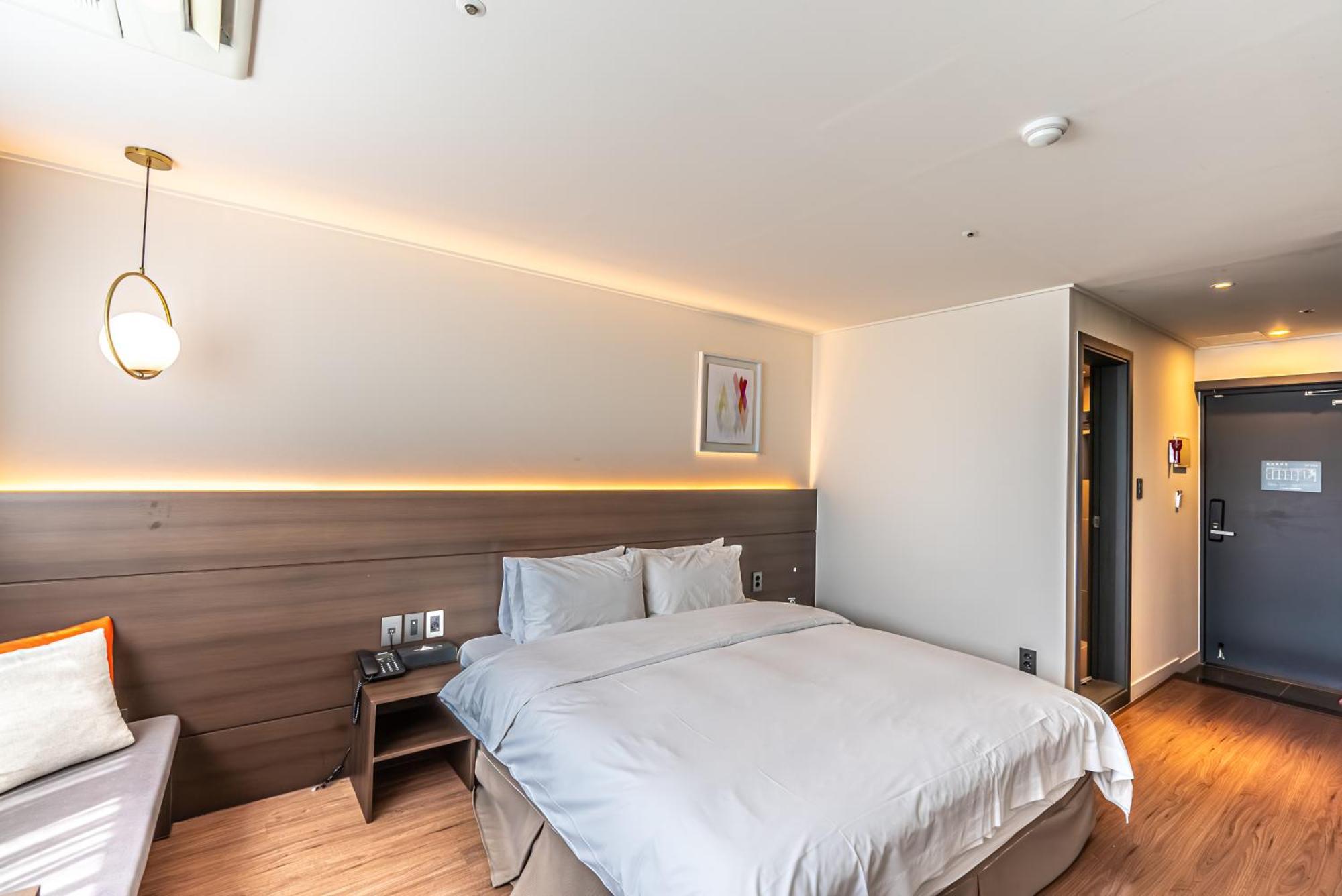 Hotel The Grang Jungmun Seogwipo Exterior photo