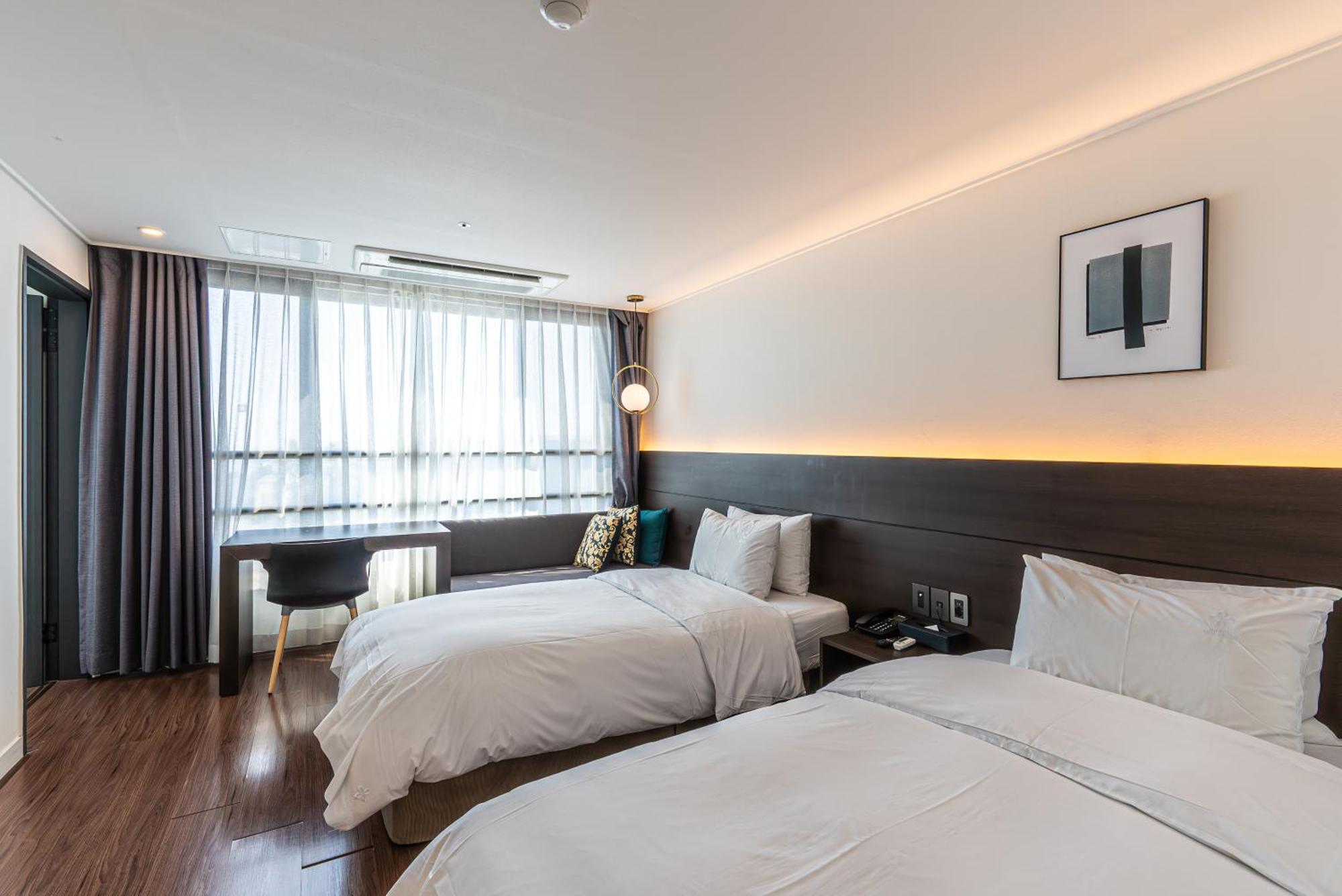 Hotel The Grang Jungmun Seogwipo Exterior photo