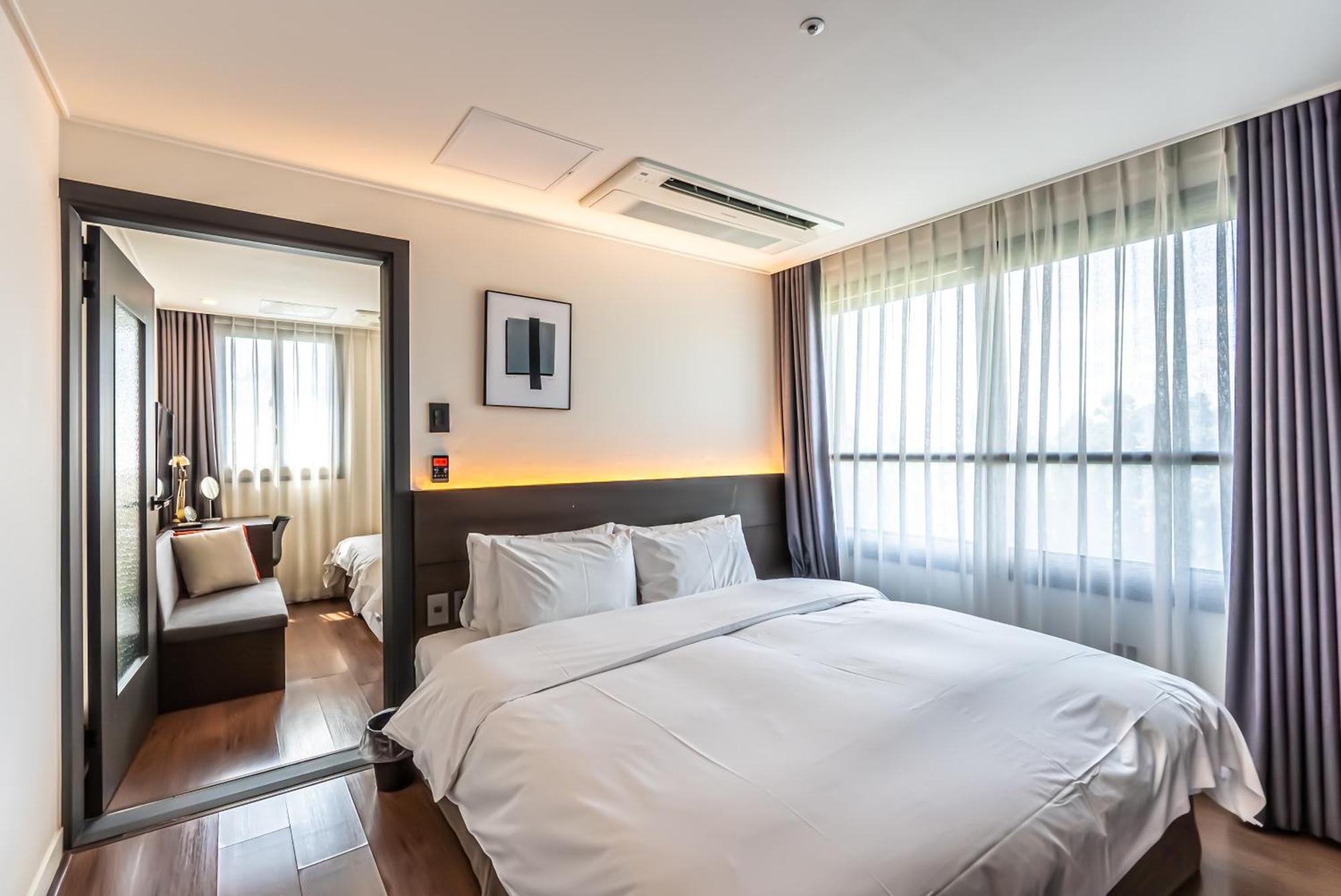Hotel The Grang Jungmun Seogwipo Exterior photo