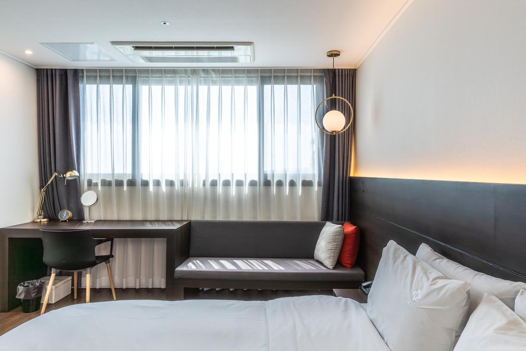 Hotel The Grang Jungmun Seogwipo Exterior photo