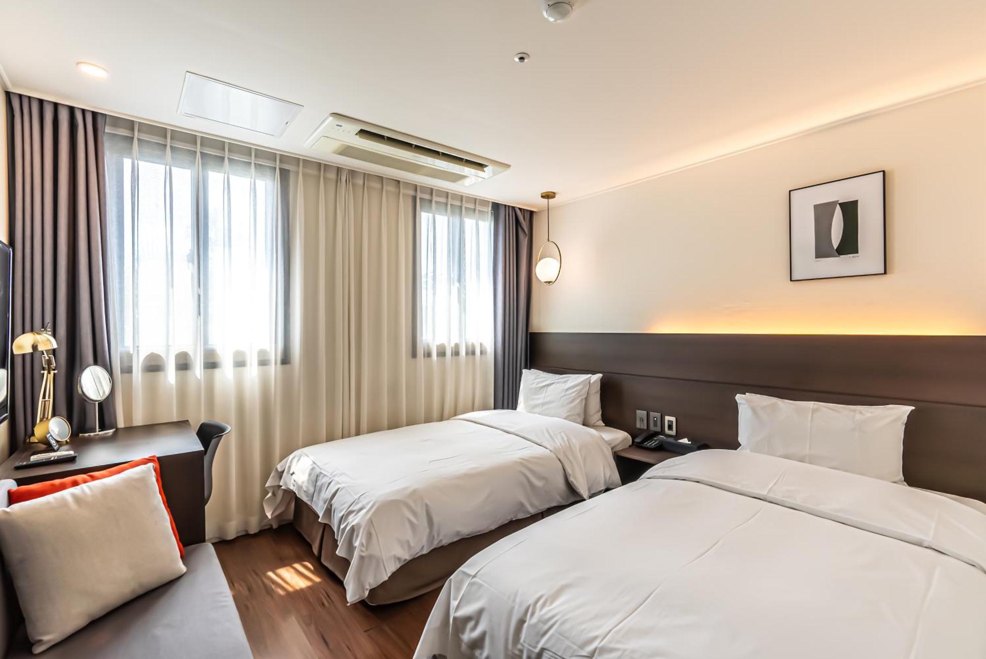 Hotel The Grang Jungmun Seogwipo Exterior photo