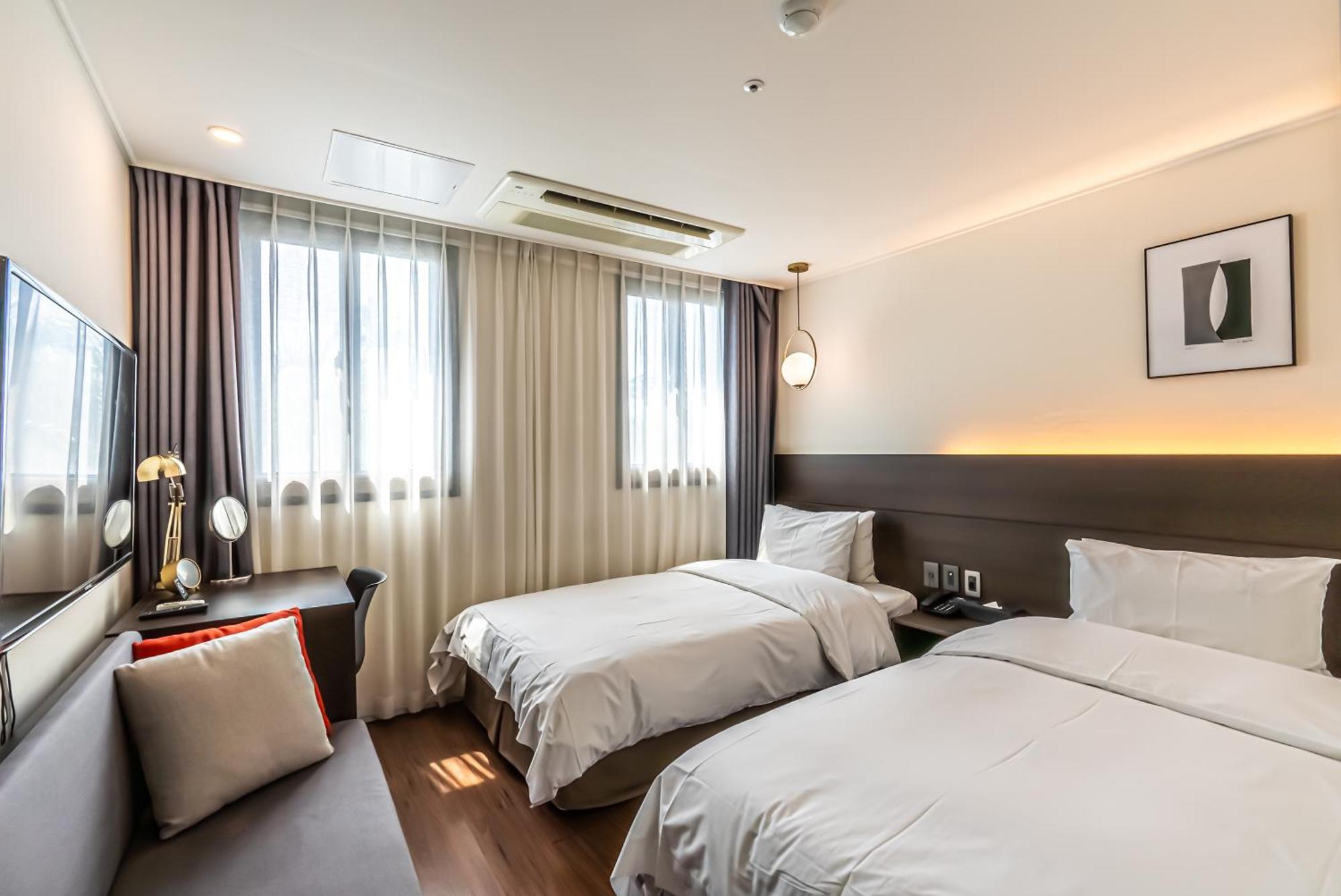 Hotel The Grang Jungmun Seogwipo Exterior photo