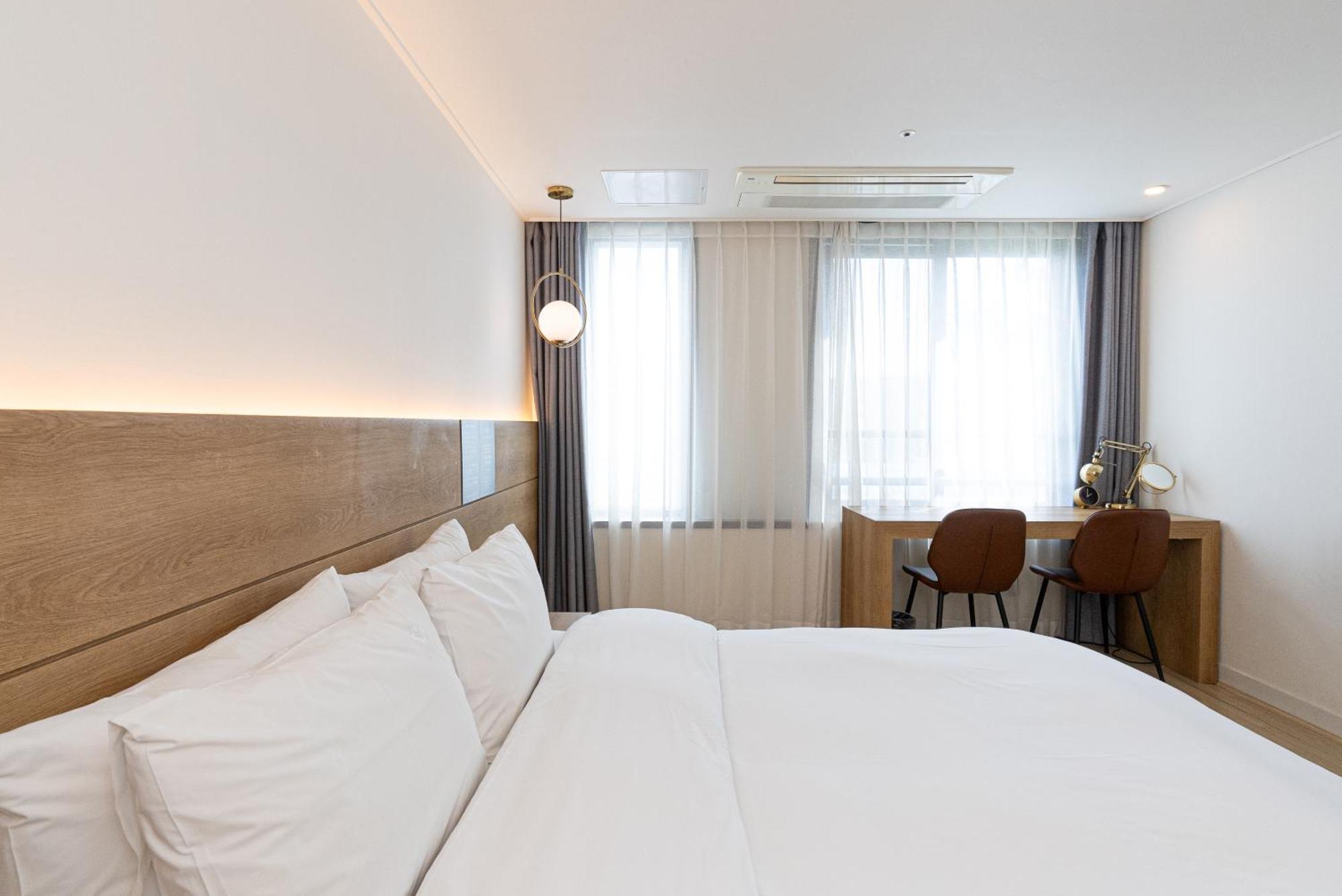 Hotel The Grang Jungmun Seogwipo Exterior photo