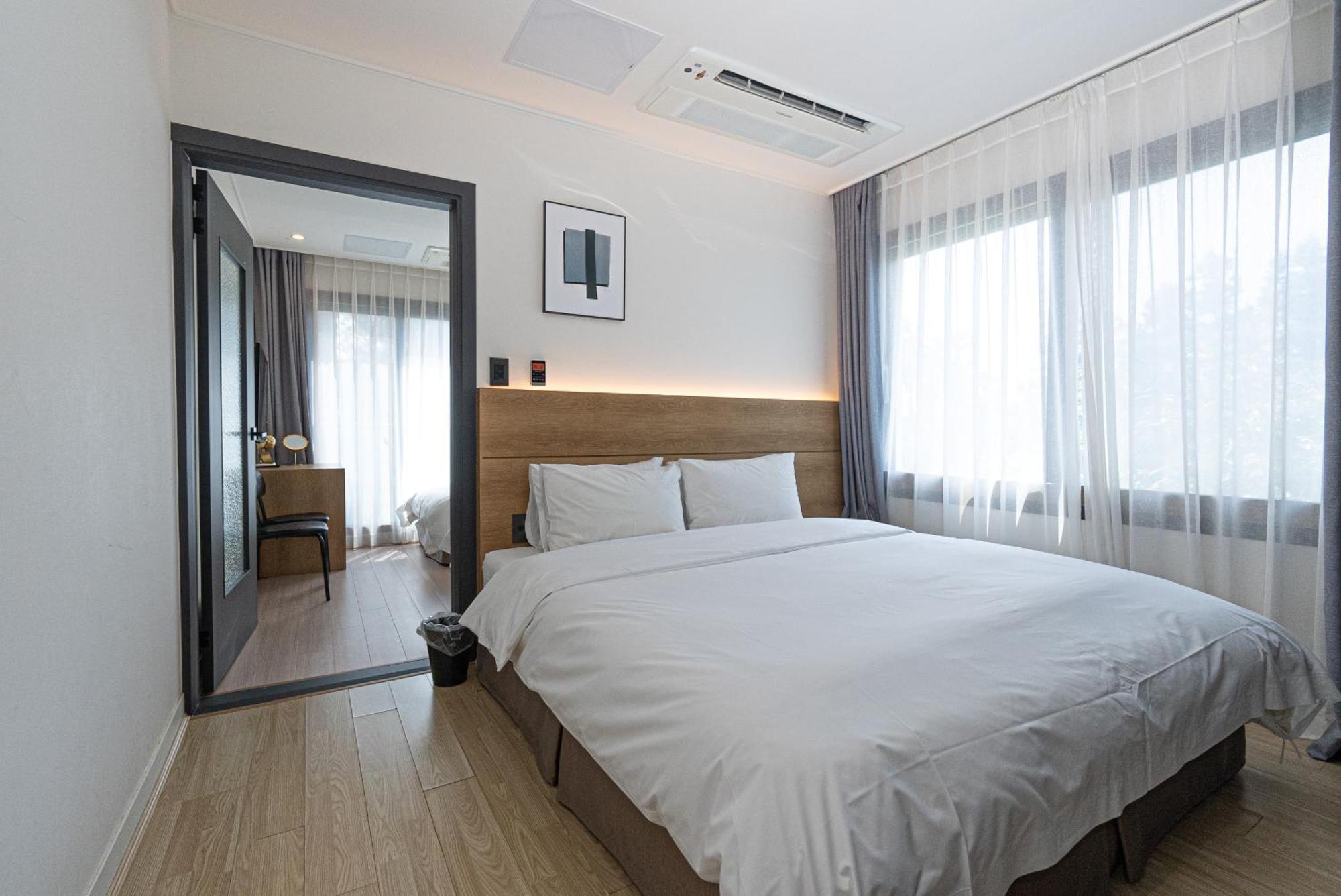 Hotel The Grang Jungmun Seogwipo Exterior photo